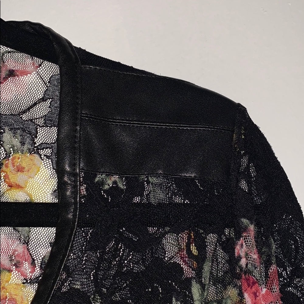 Sheer Flowered Jacket - Picture 4 of 4